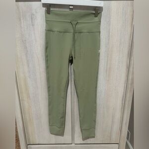 Vuori Green Daily Leggings